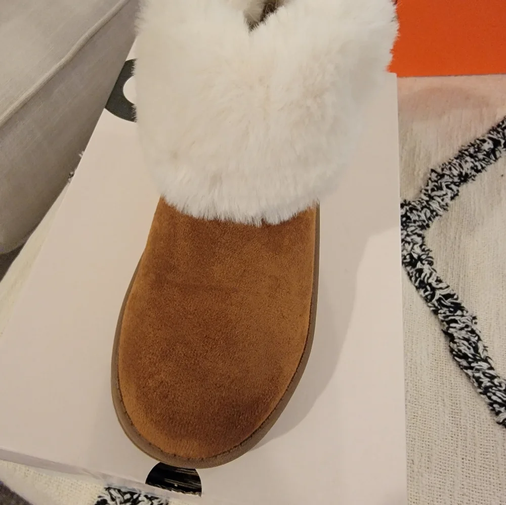 Boots - Picture 2 of 10